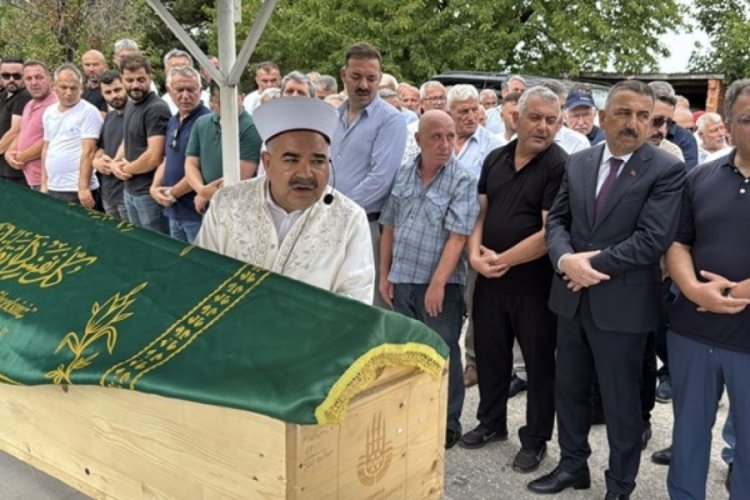Cem Küçük'ün acı günü: Babası son yolculuğuna uğurlandı 