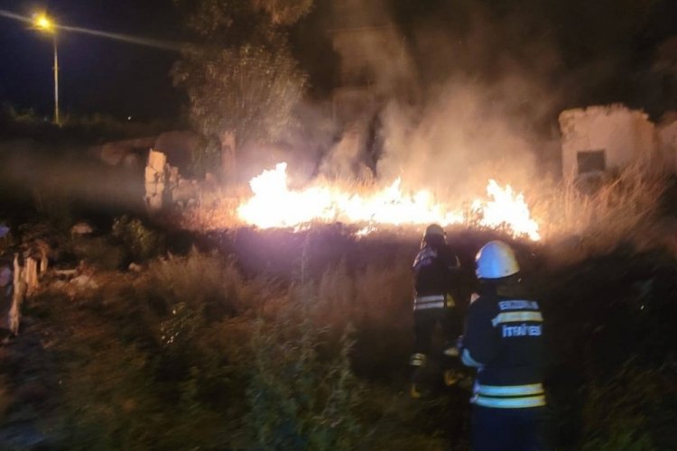 İtfaiyeden anız yangınına zamanında müdahale