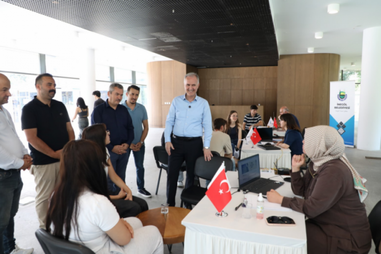 İnegöl Belediyesi öğrencilerin yanında