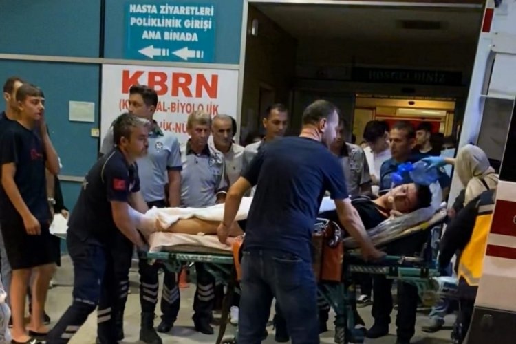 Bursa'da motosiklet ile bisiklet çarpıştı! Yaralılar var...