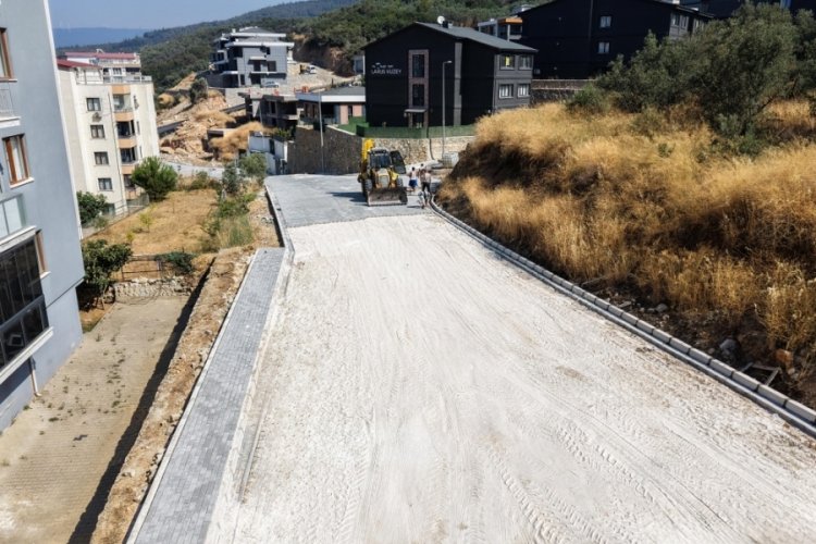 Gemlik'te yol yapım çalışmaları devam ediyor...