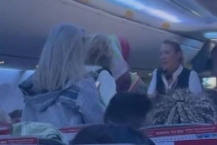 Uçakta kriz! Polis çağırıldı