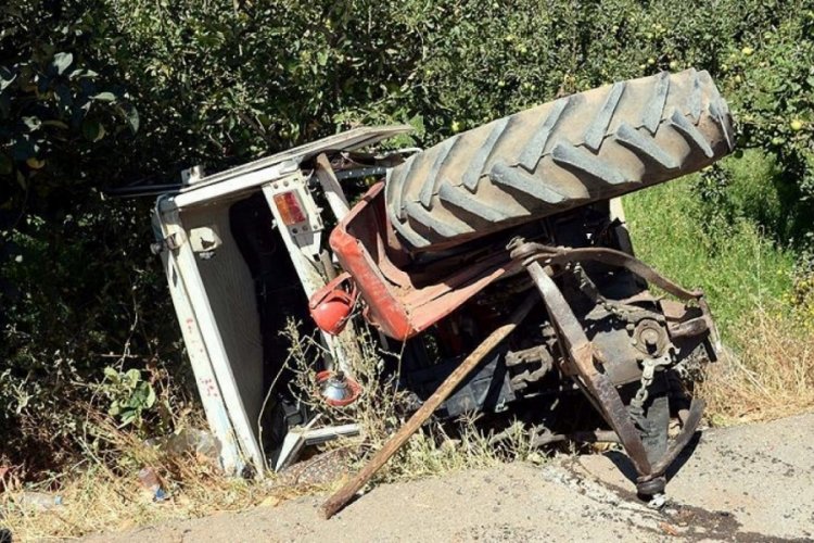 Traktörün altında kalan sürücü hayatını kaybetti...