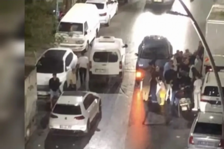 İstanbul yağmura kavuştu! Kötü sürprizler de beraberinde geldi