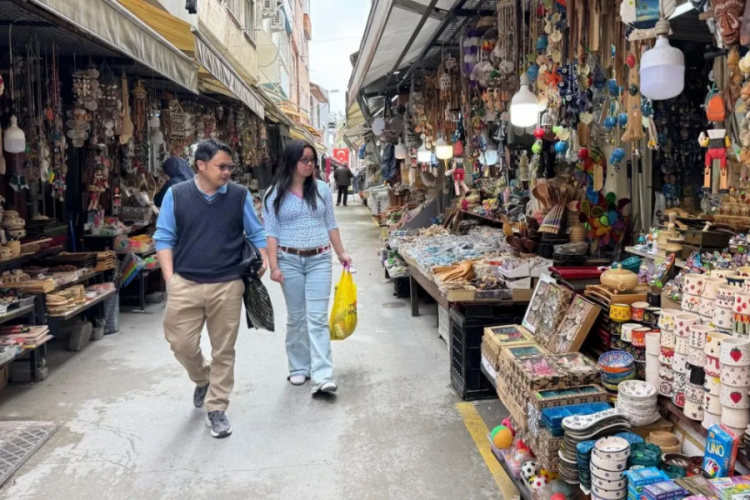 Turistlerden hediyelik eşya alışverişi için rekor harcama