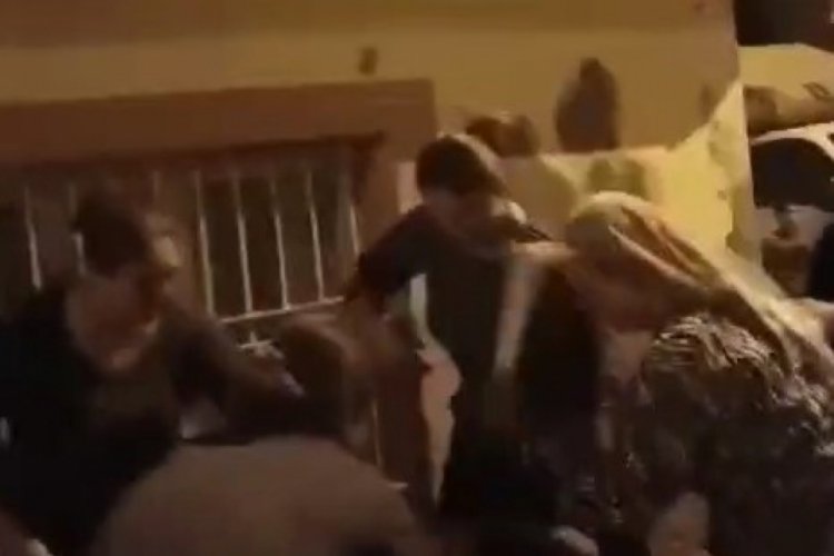 Kadınlar, başka bir kadını dakikalarca dövdü! Korkunç görüntüler...