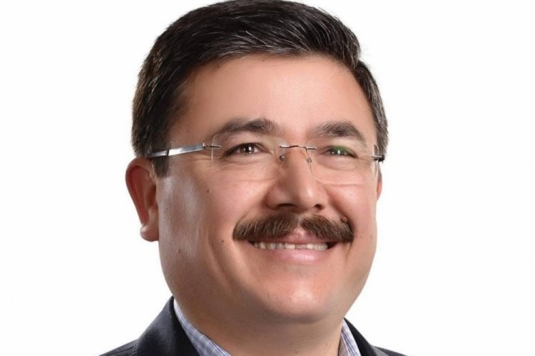 Adana'da traktör devrildi: 1 ölü
