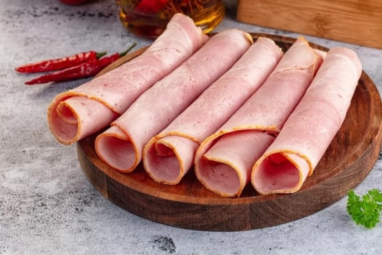Ürünlerinde domuz eti çıkmıştı! Tabelayı değiştirip zehirlemeyi sürdürdü