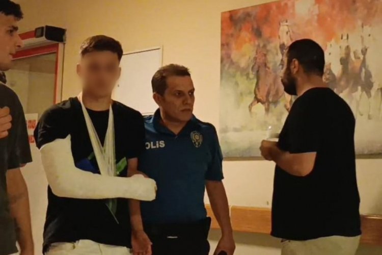 Bursa'da laf atma kavgası! Bıçakla yaralandı...