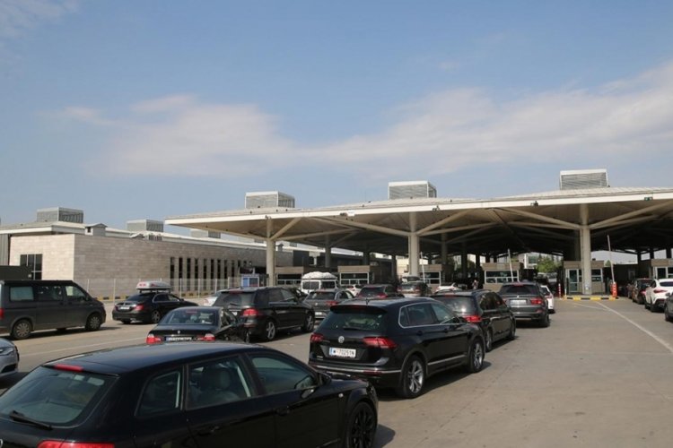 Sınır kapılarında geçişler hızlandı