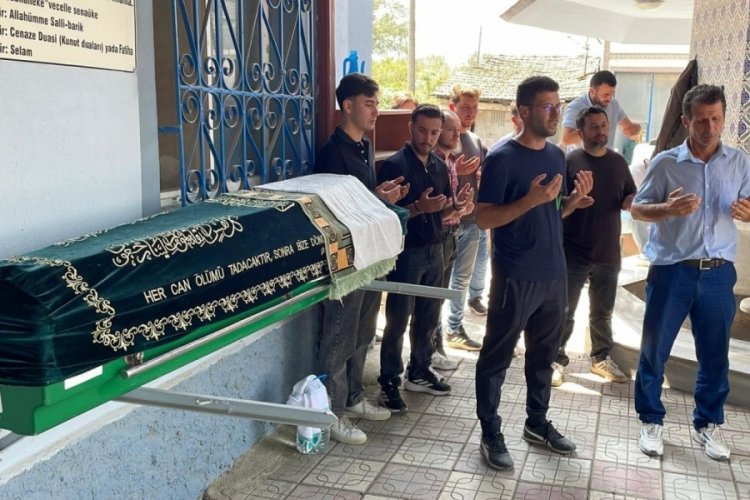 Bursa'daki trafik kazasında hayatını kaybeden genç son yolculuğuna uğurlandı