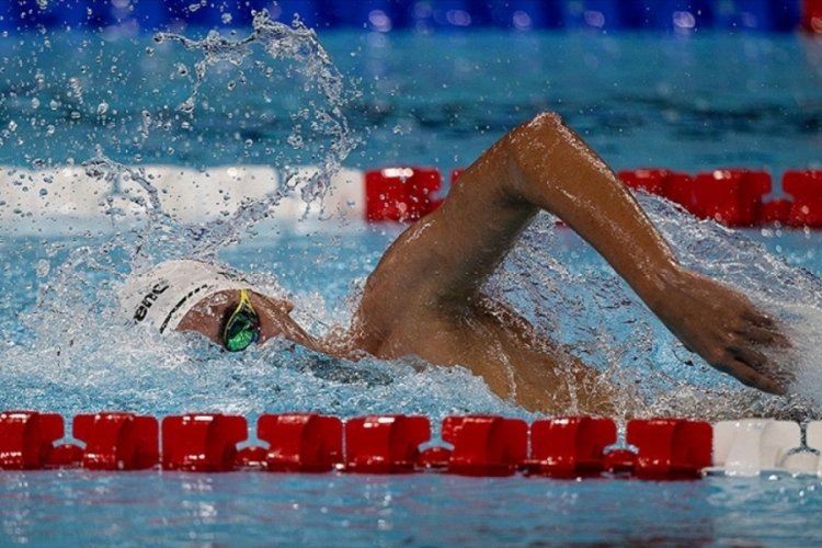 Milli yüzücü Kuzey Tunçelli, 1500 metre serbestte dünya 6'ncısı oldu