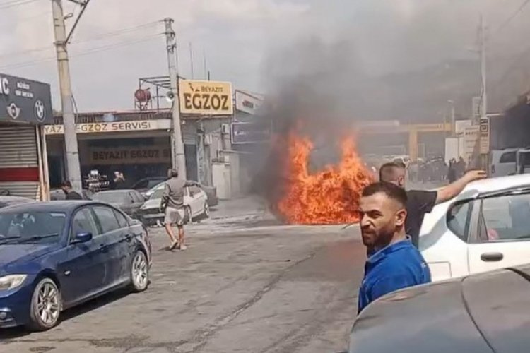 Jaguar'ın elektrikli arabası kendi kendine yandı