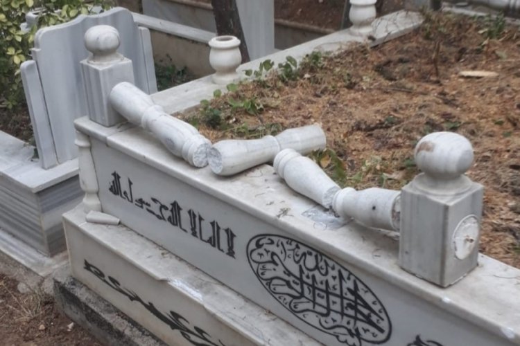 Bursa'da tepki çeken görüntüler! Mezarlıktaki taşlara ne oldu?