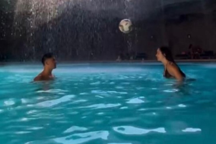 Arda Güler, sevgilisi Duru Nayman ile havuzda top oynadı