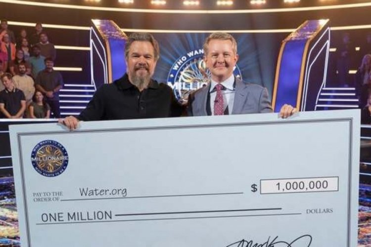 Matt Damon ve Ken Jennings, ödülü bağışladı