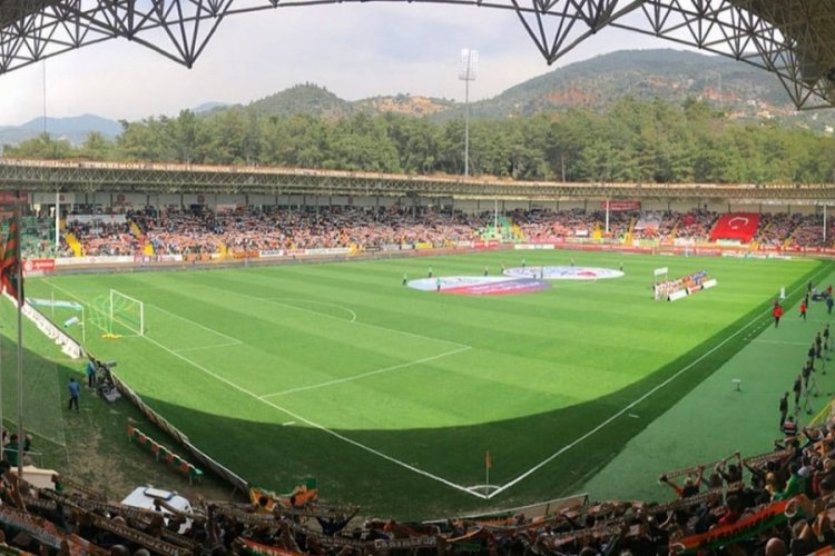 Alanyaspor'da imzalar peş peşe atıldı