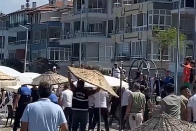 Bursa'da şezlong kavgası! Zabıta görevlileriyle birbirlerine girdiler...