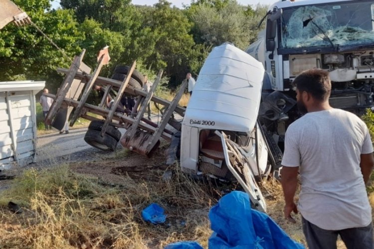 Kamyon ile su tankeri çarpıştı: Çok sayıda yaralı var...