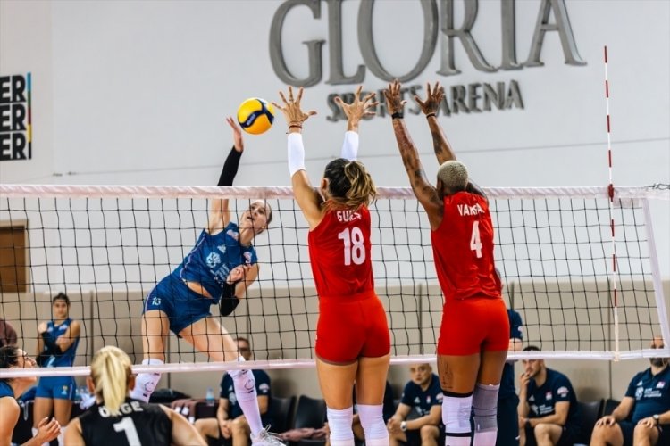 A Milli Kadın Voleybol Takımı, hazırlık maçında Sırbistan'ı yendi 