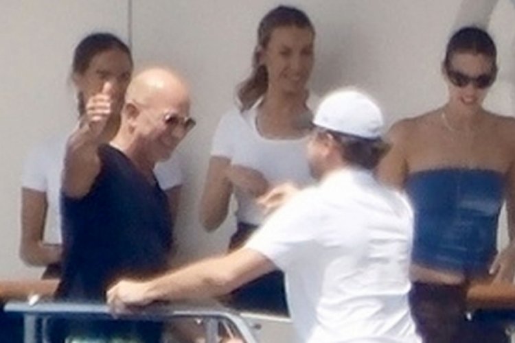 Jeff Bezos ve Lauren Sanchez çifti Leonardo DiCaprio ve sevgilisi Vittoria Ceretti'yi ağırladı