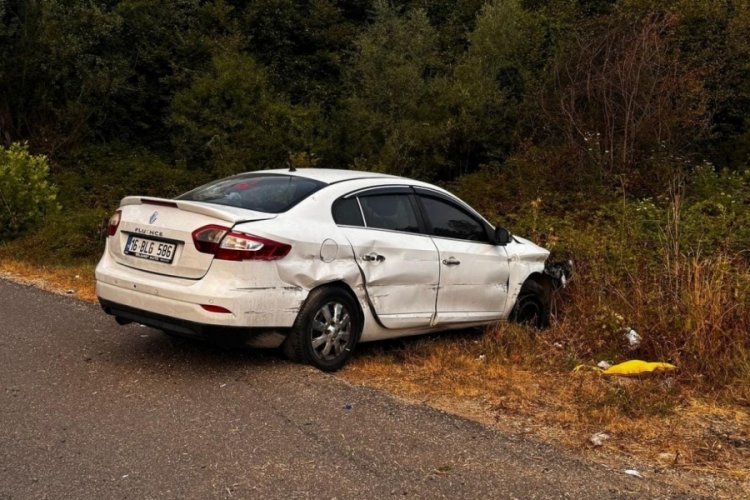 Bursa'da kamyonet sıkıştırdı, dışarı savruldu!