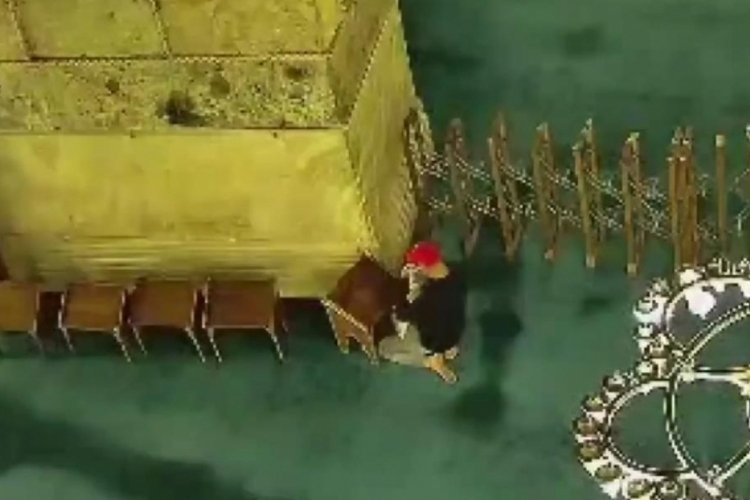 Fark edilmeseydi facia yaşanacaktı! Ayasofya Camii'nde kundaklama girişimi...