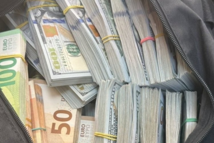 Çanta dolusu euro, dolar ve altın sınırda yakalandı