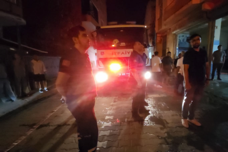 Bursa'da apartman boşluğunda çıkan yangın mahalleyi ayağa kaldırdı!