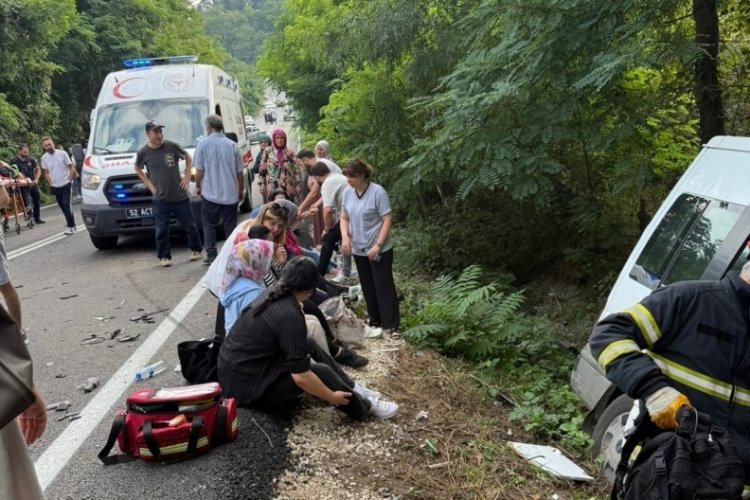 15 kişiyi hastanelik eden kaza!