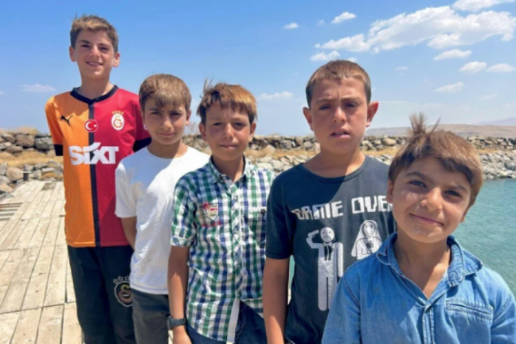 Göle siyah saçlı giren sarışın çıkıyor