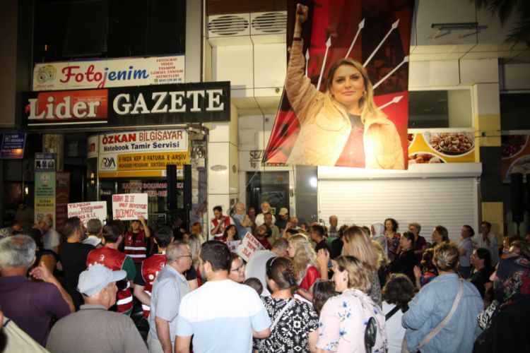Bursa'da CHP İlçe Başkanı Berna İl'den miting havasında adaylık açıklaması! 