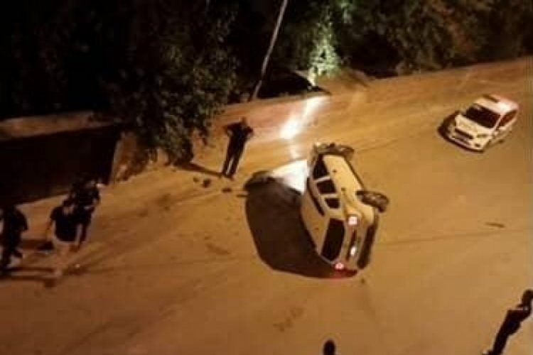 Elazığ'da park halinde araçlara çarpan otomobil devrildi: 1 yaralı