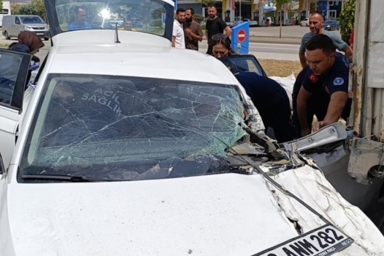 Bursa'da korkunç kaza! Kontrolden çıktı, tıra çarptı