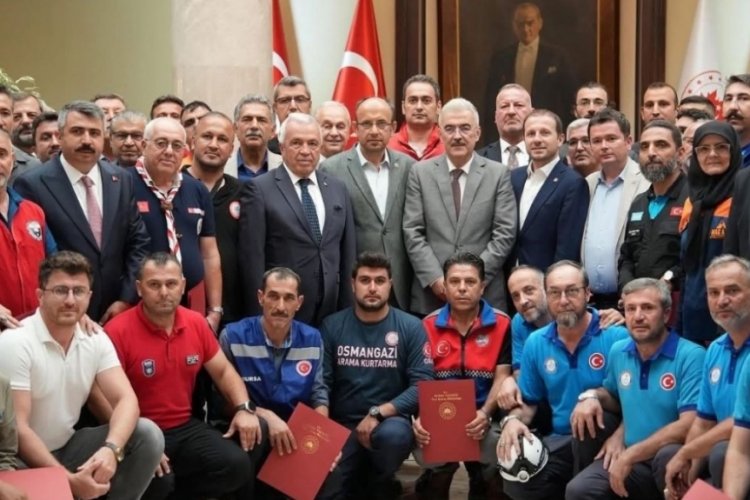 Bursa MUŞ-DER, orman yangınlarıyla mücadeledeki başarısından dolayı teşekkür belgesi aldı!