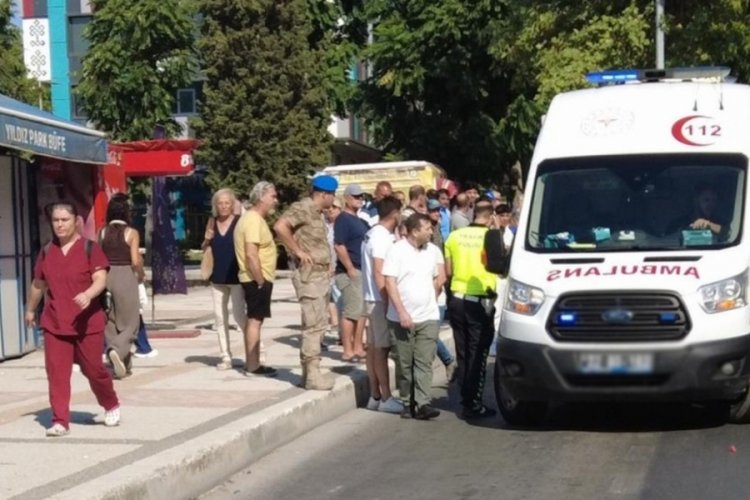 Yaya geçidinden karşıya geçmek isterken otomobilin çarptığı yaşlı adam öldü