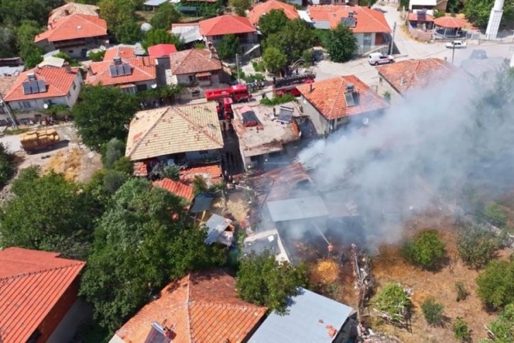 Ahır yangını eve sıçradı! Hastanelik olanlar var...