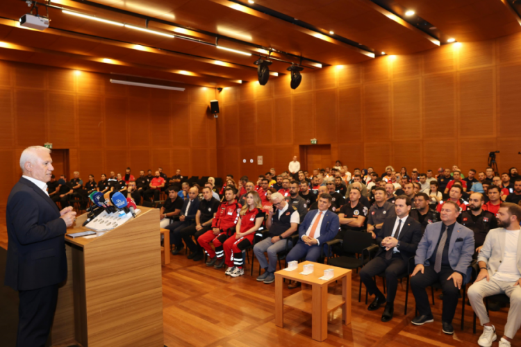 Başkan Bozbey'den alev savaşçılarına teşekkür 