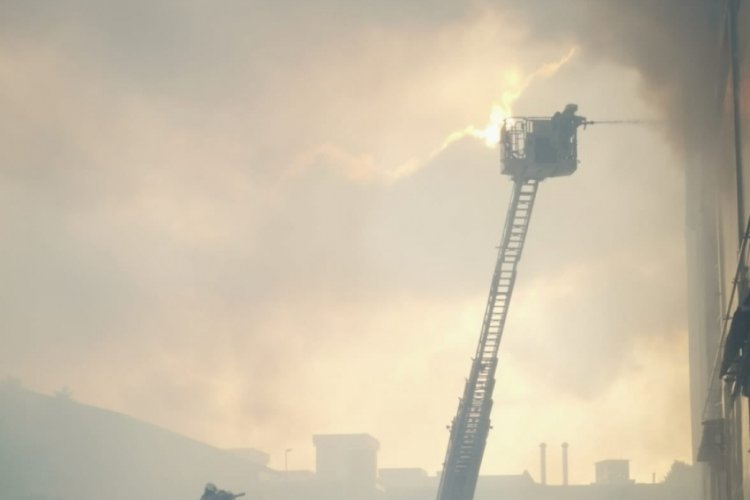 Kuruyemiş fabrikası alevlere teslim oldu!