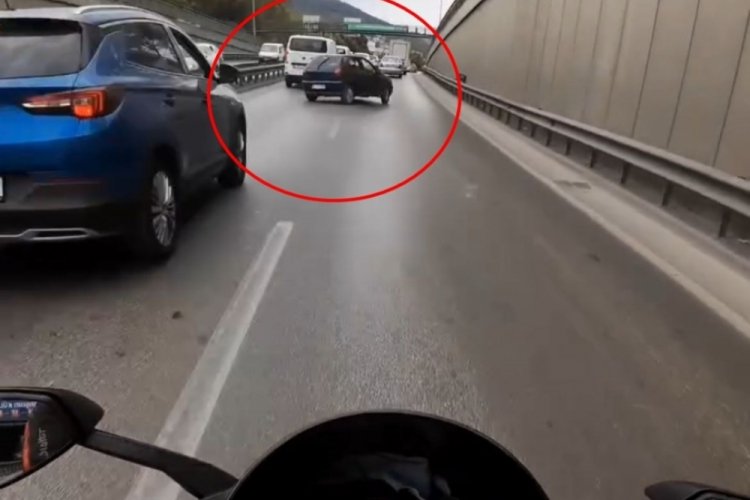 Bursa'da trafiğin göbeğinde faciayı ucuz atlattılar!
