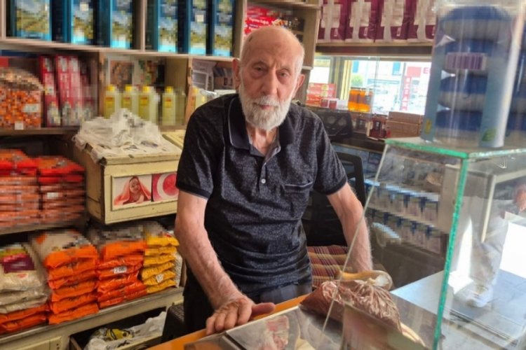 76 yıldır aynı dükkanda bakkallık yapıyor 