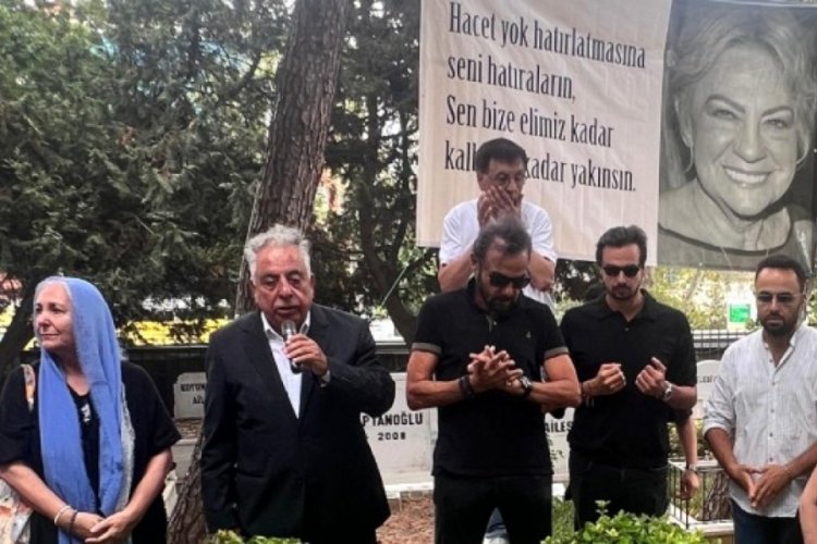 Çolpan İlhan mezarı başında anıldı