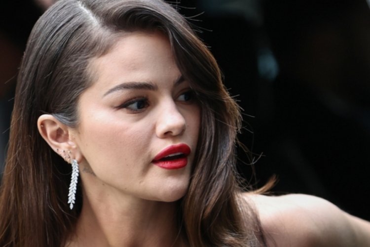  Selena Gomez 'Alex' karakterinden çıkamadı 