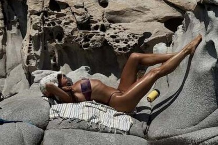 Elvin Levinler, Paros Adası'nda