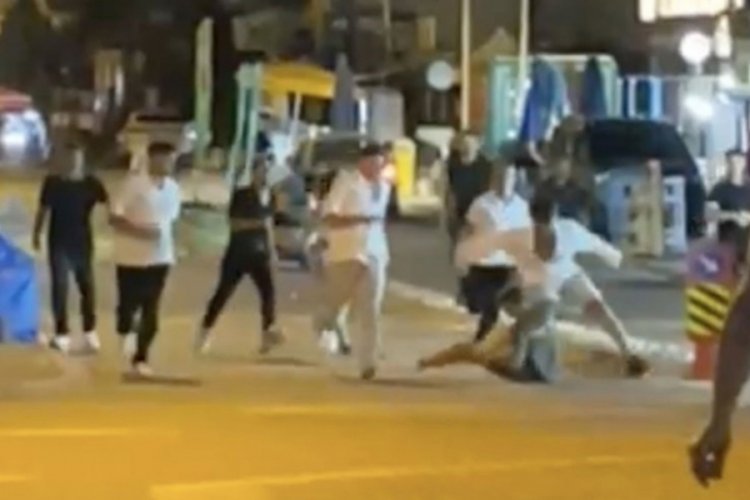 Gençler arasında bıçaklı kavga: 2 yaralı