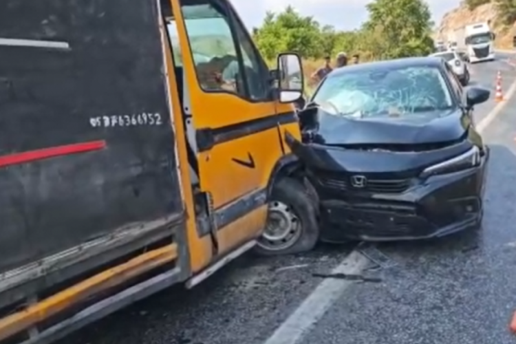 Bursa'da kafa kafaya girdiler! Çok sayıda yaralı...