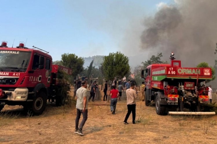 Yangının boyutu giderek büyüyor! Havaalanı sivil uçuşlara kapatıldı...