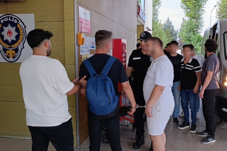 Bursa'da silah zoruyla gasp! 6 kişi tutuklandı...