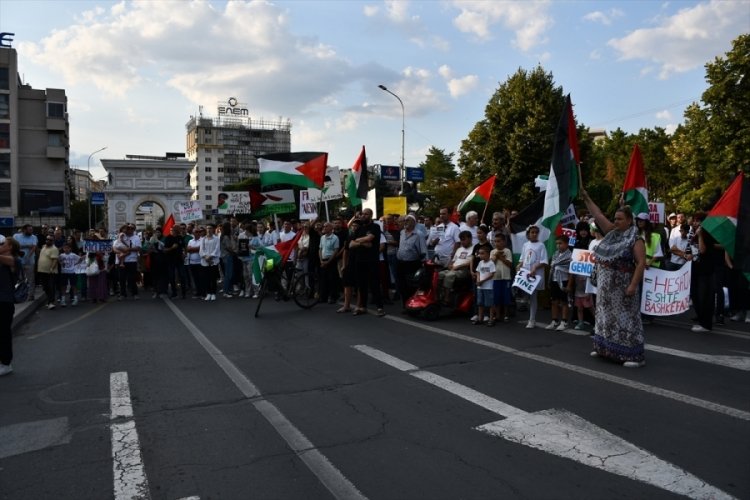 Kuzey Makedonya'nın başkenti Üsküp'te Filistin'e destek gösterisi düzenlendi 