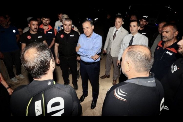 Serinlemek için baraja giren çocuk boğuldu